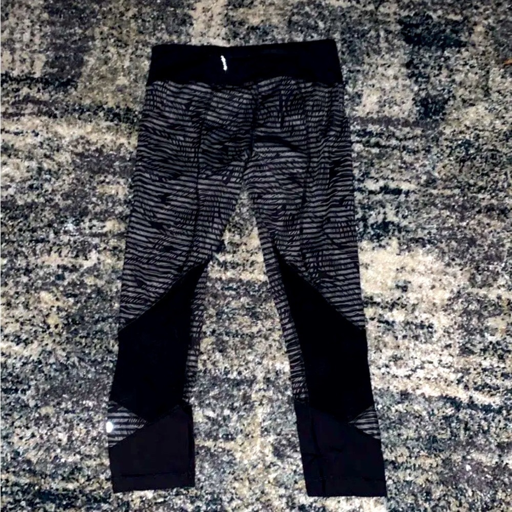 Lululemon Banana Leaf Mesh Wunder Under Crop Legging Size 4 Activewear Yoga